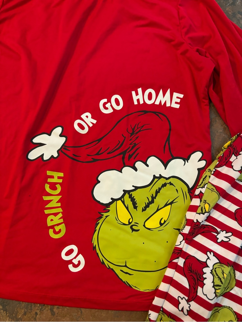 👏Dr. Seuss Red Grinch Holiday Pajama Set - Picture 3 of 4